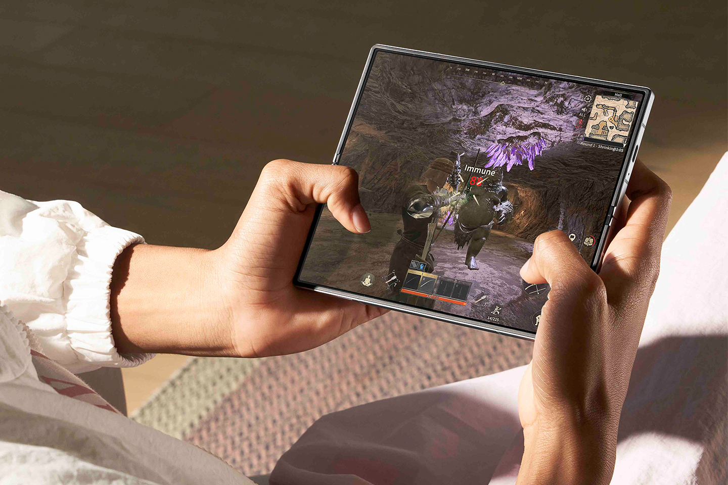 Samsung sarađuje sa firmom KRAFTON na igri DARK AND DARKER MOBILE 2.Lifestyle galaxy zfold6 silvershadow 2